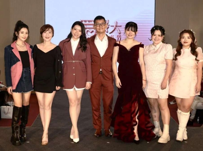 Two L Unveils Luxurious Boutique with Resplendent Fashion Show